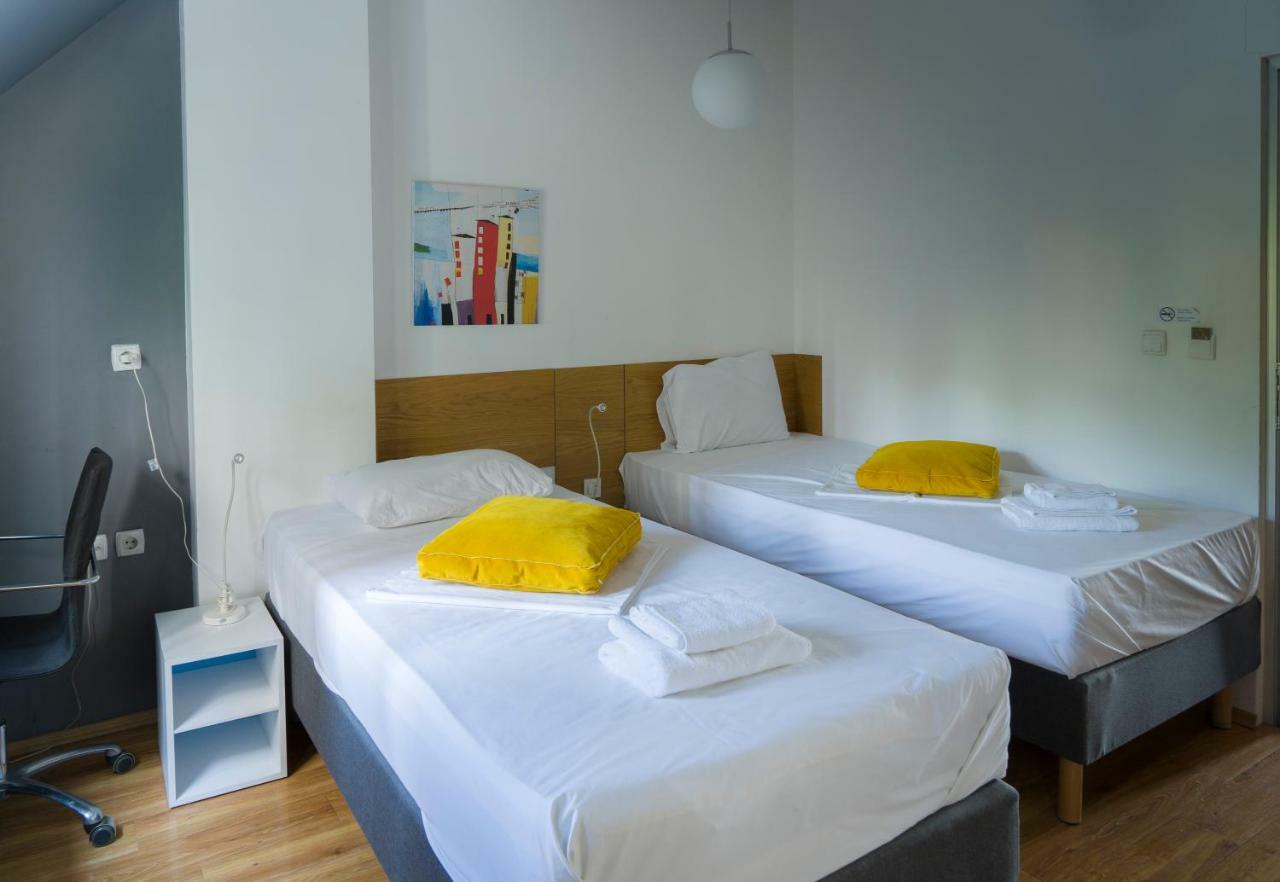 Transit Hotel Central Skopje Bagian luar foto