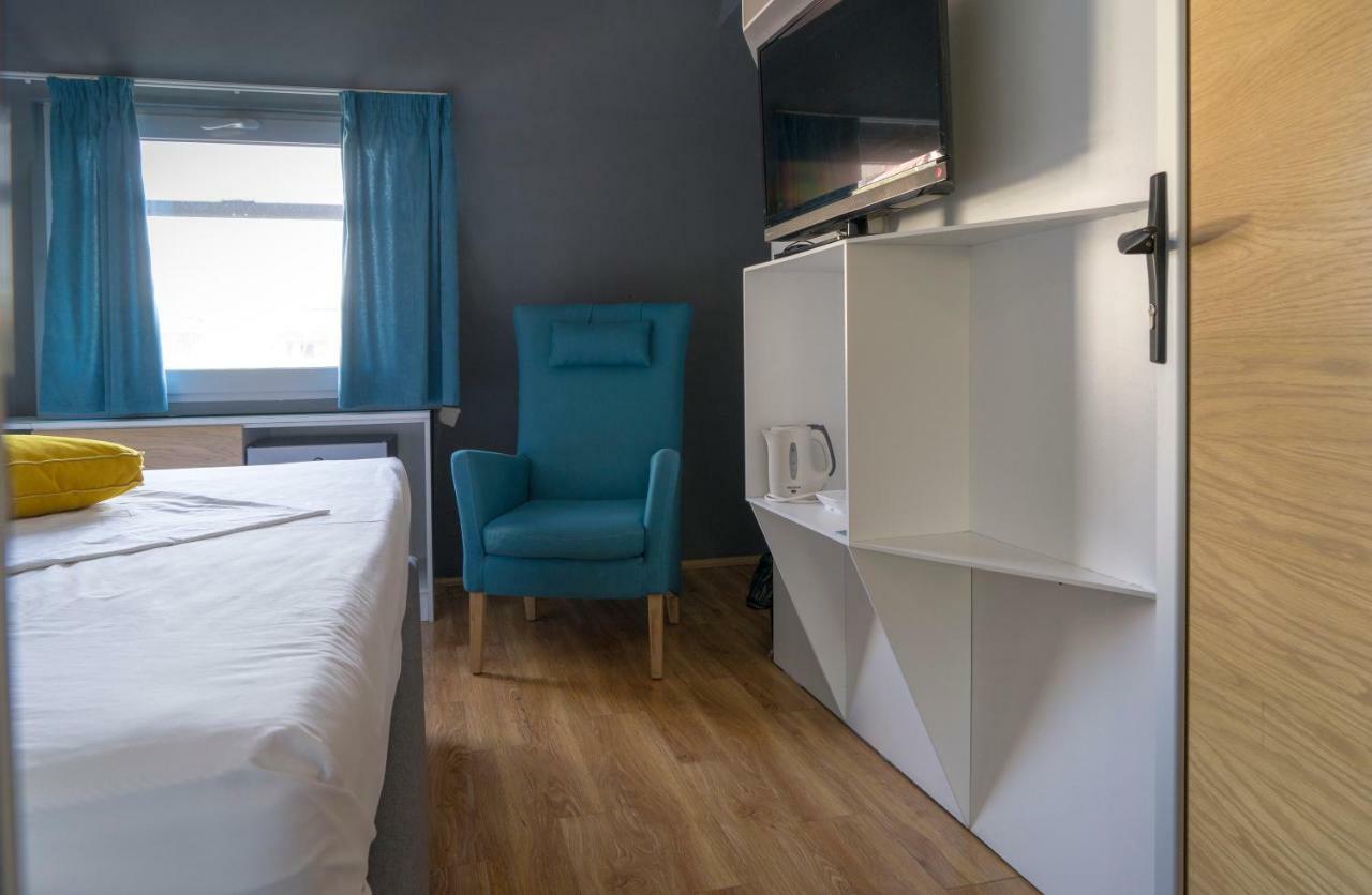 Transit Hotel Central Skopje Bagian luar foto