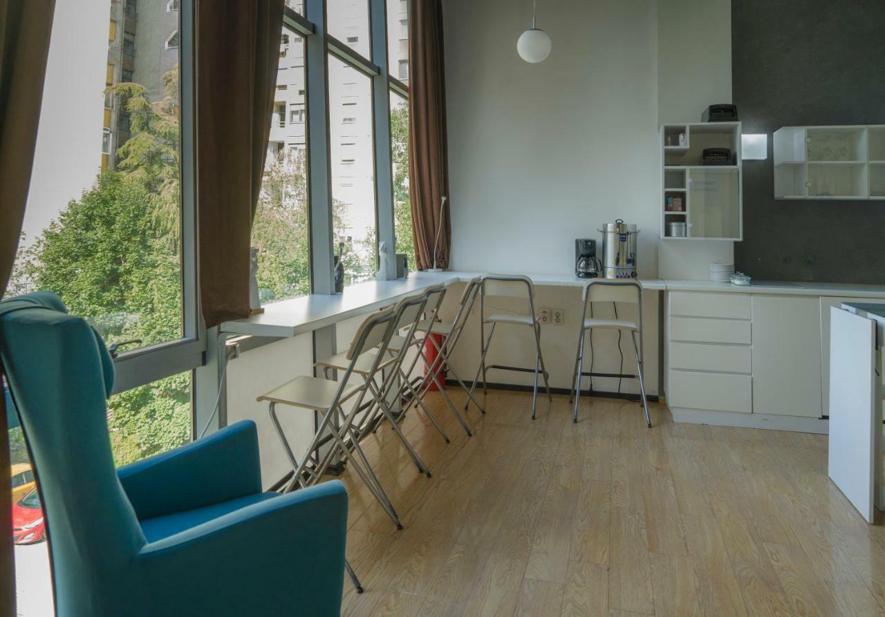 Transit Hotel Central Skopje Bagian luar foto