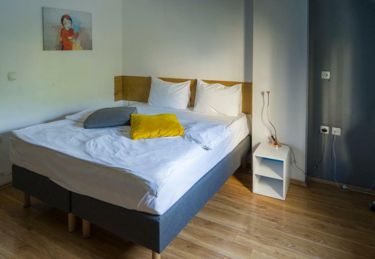 Transit Hotel Central Skopje Bagian luar foto