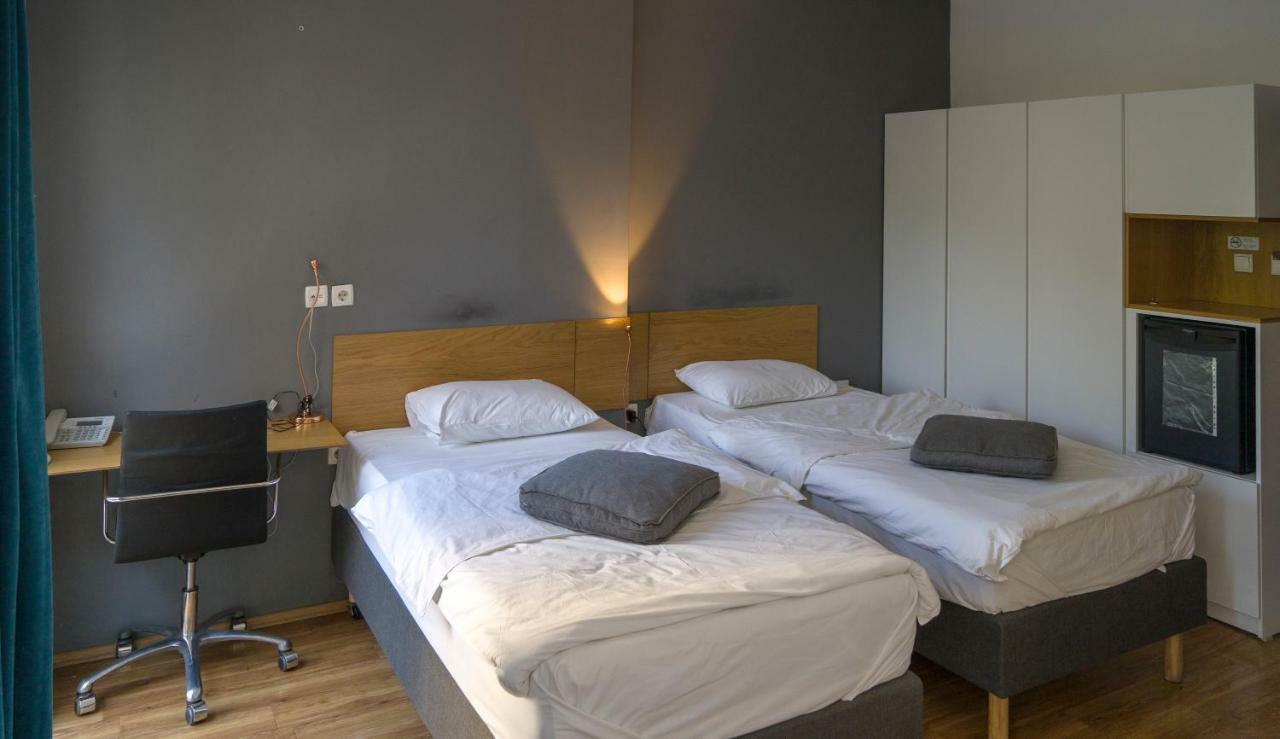 Transit Hotel Central Skopje Bagian luar foto